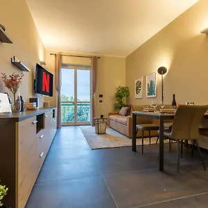 modern-bright-two-bedroom-flat-panoramic-view.italymilanhotels.net/