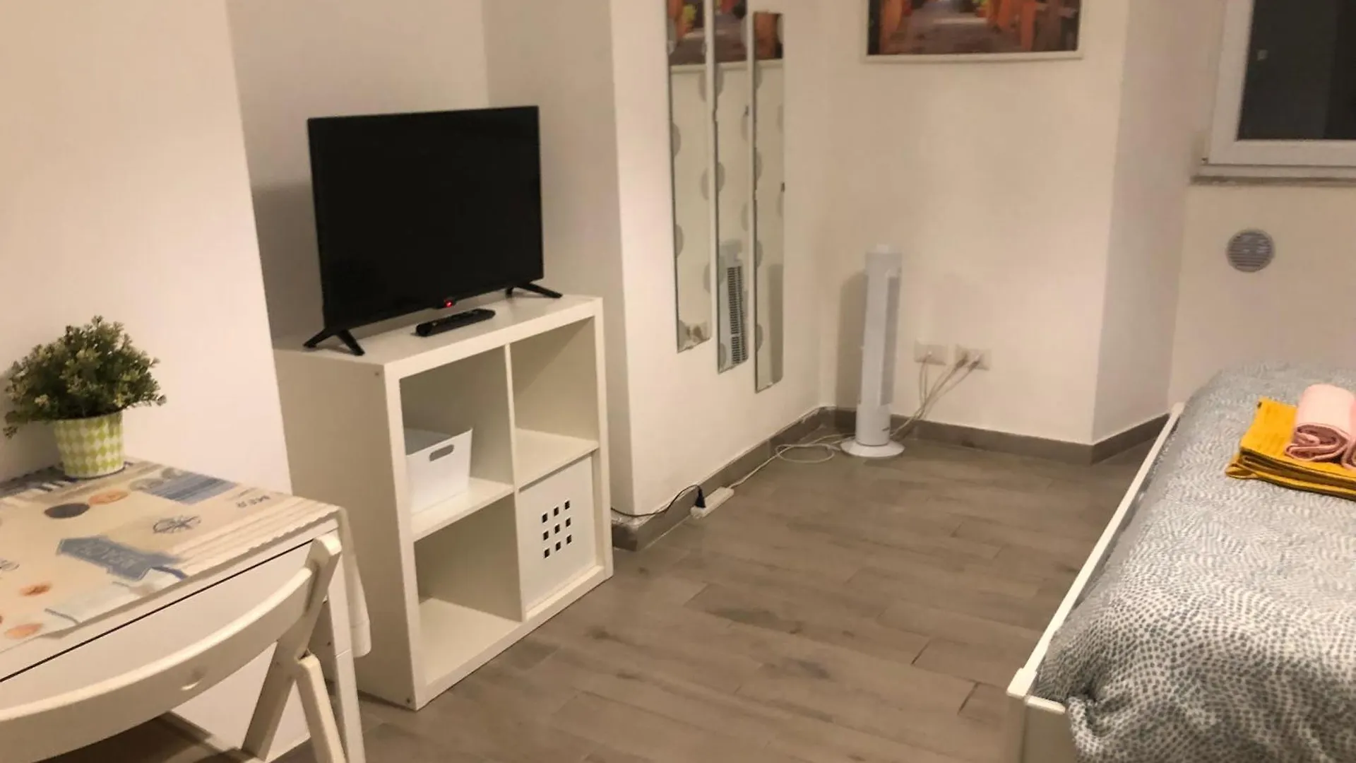 Colibri Apartment Rome 0*,  Italy