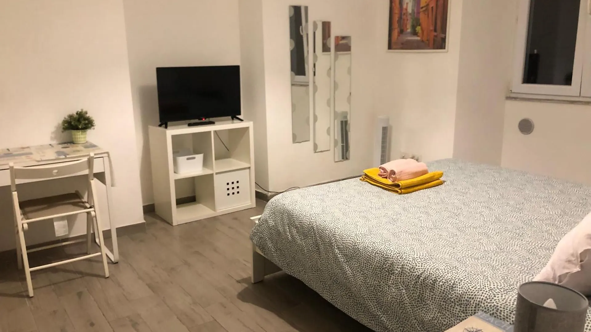 Colibri Apartment Rome 0*,  Italy