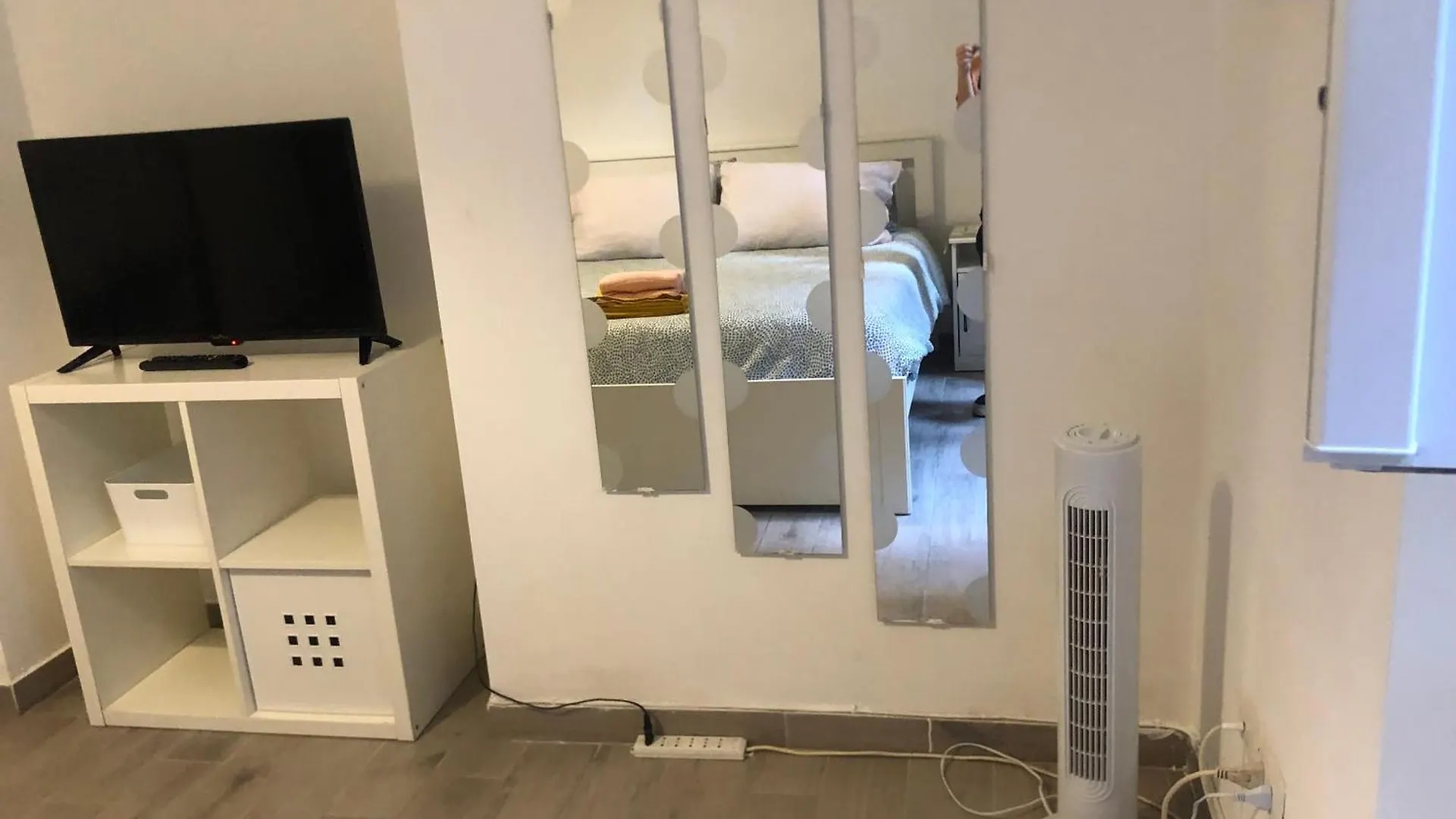 Colibri Apartment Rome 0*,  Italy